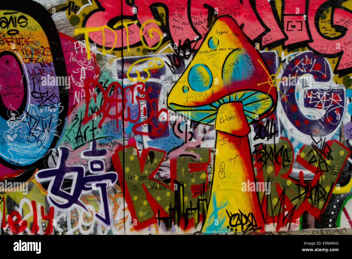 Graffiti mushroom hi-res stock photography and images - Alamy