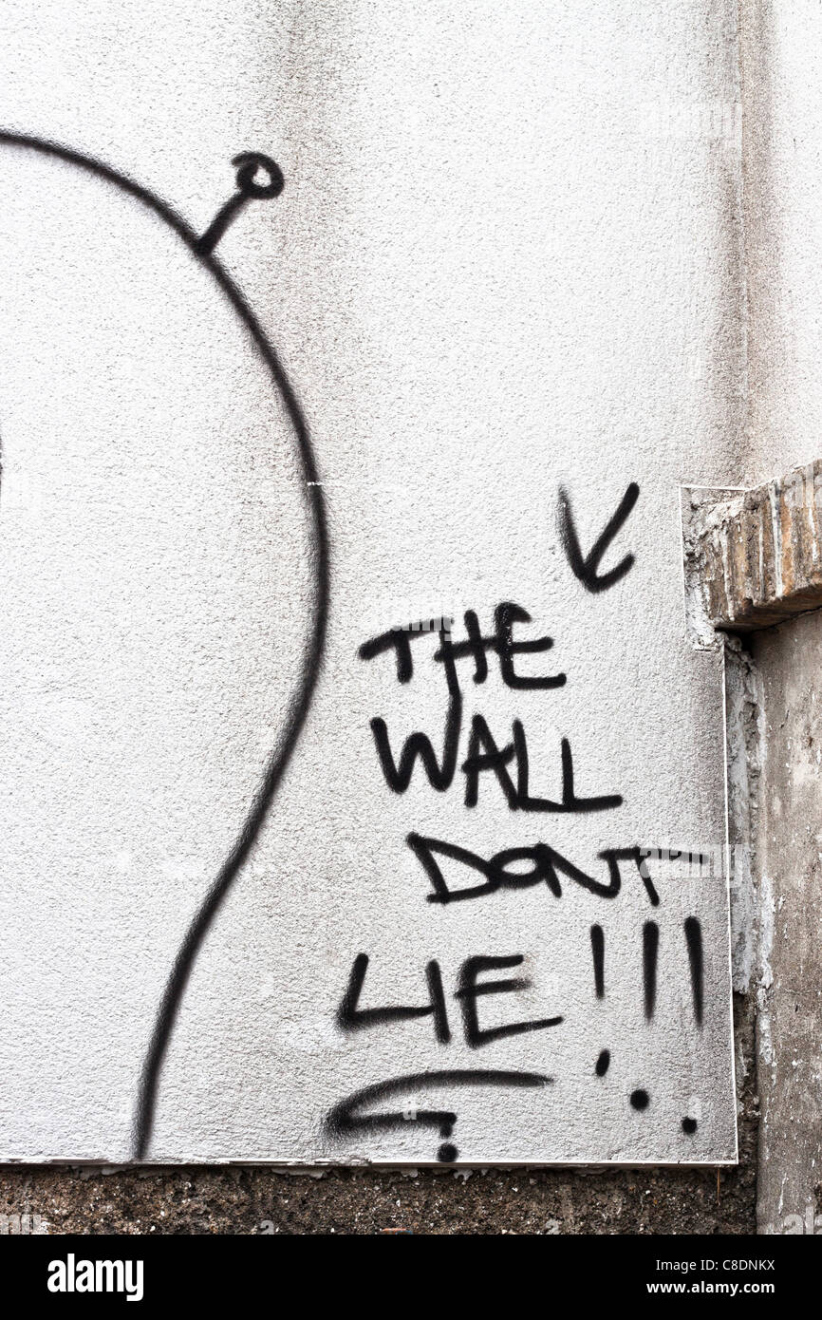 Graffiti writing The Wall Dont Lie Stock Photo - Alamy