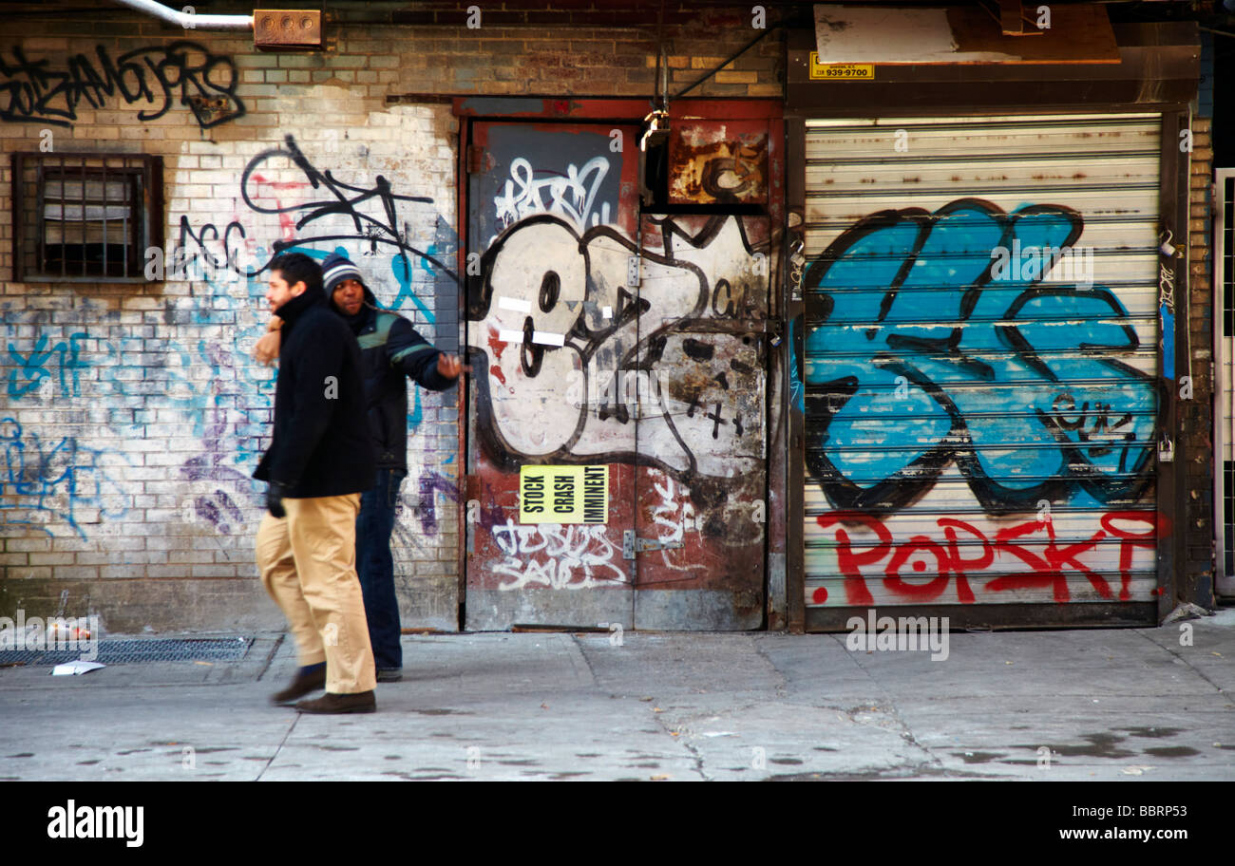 men standing graffiti wall, New York Stock Photo - Alamy