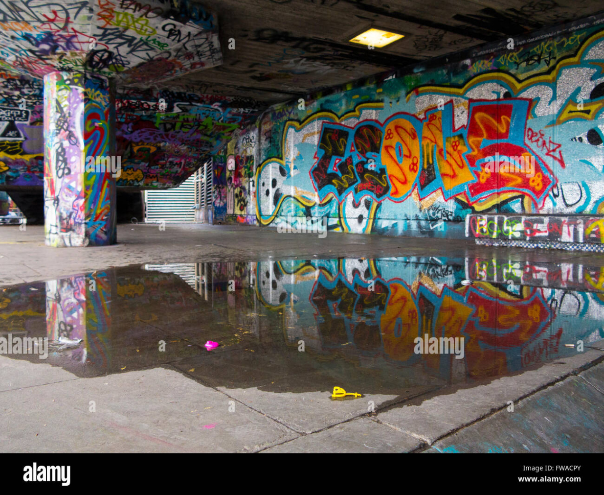 Skatepark graffiti hi-res stock photography and images - Alamy