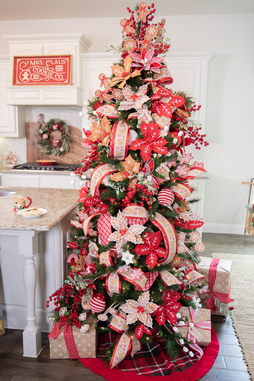 A Stunning Red and White Christmas Tree - Decorator