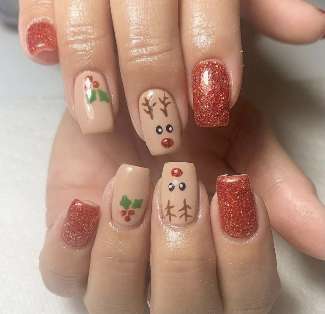 Check out these cute reindeer Christmas nails by Shiyanne Tipton