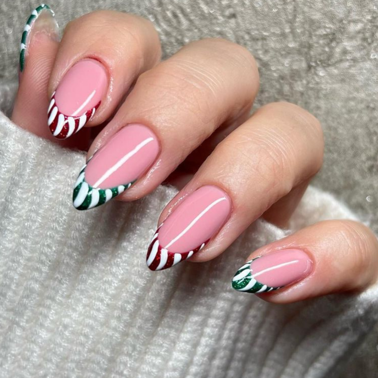 Christmas Acrylic Nails to Try This Holiday Season  Glamour