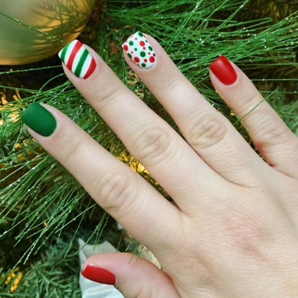 + Christmas Nail Art Designs for Short and Medium Nails - Bellatory