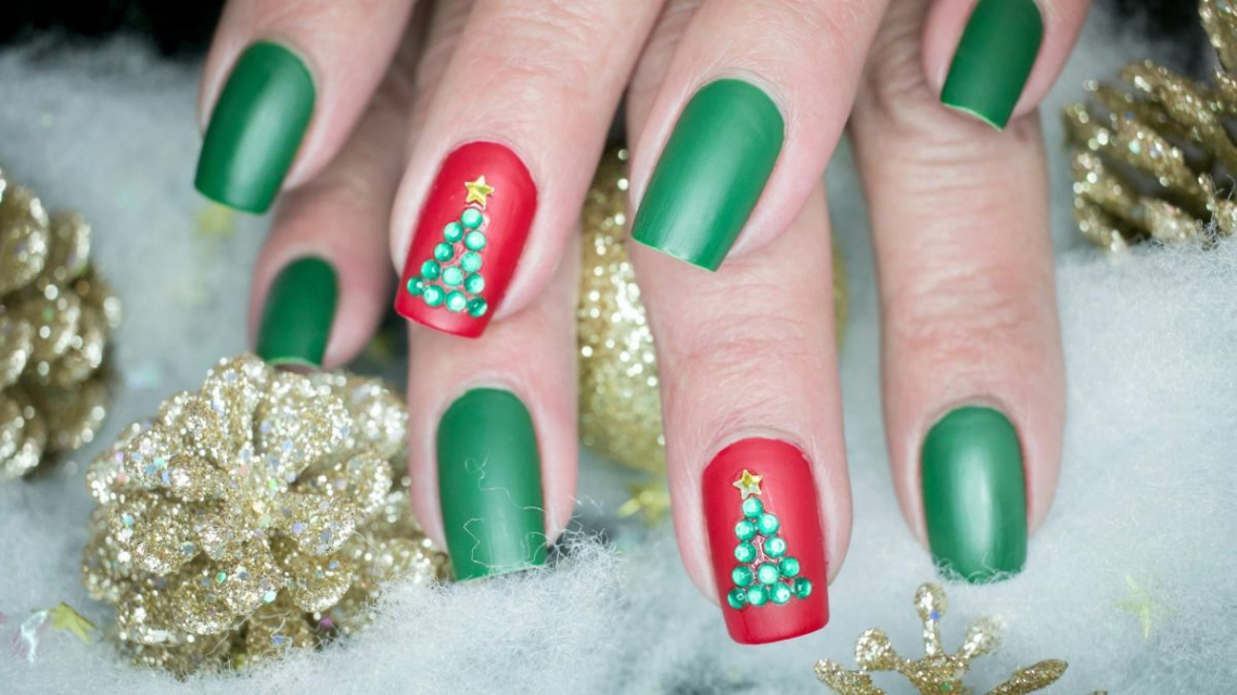 + Christmas Nail Art Designs for Short and Medium Nails - Bellatory