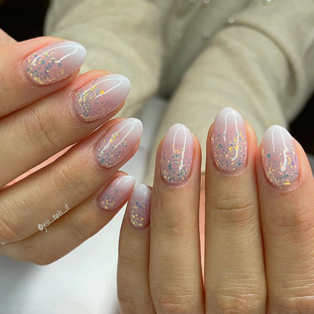 Christmas Ombré Nail Designs to Try This Season