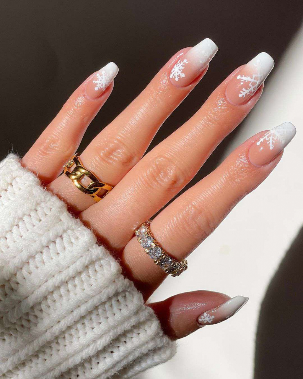 Christmas Ombré Nail Designs to Try This Season