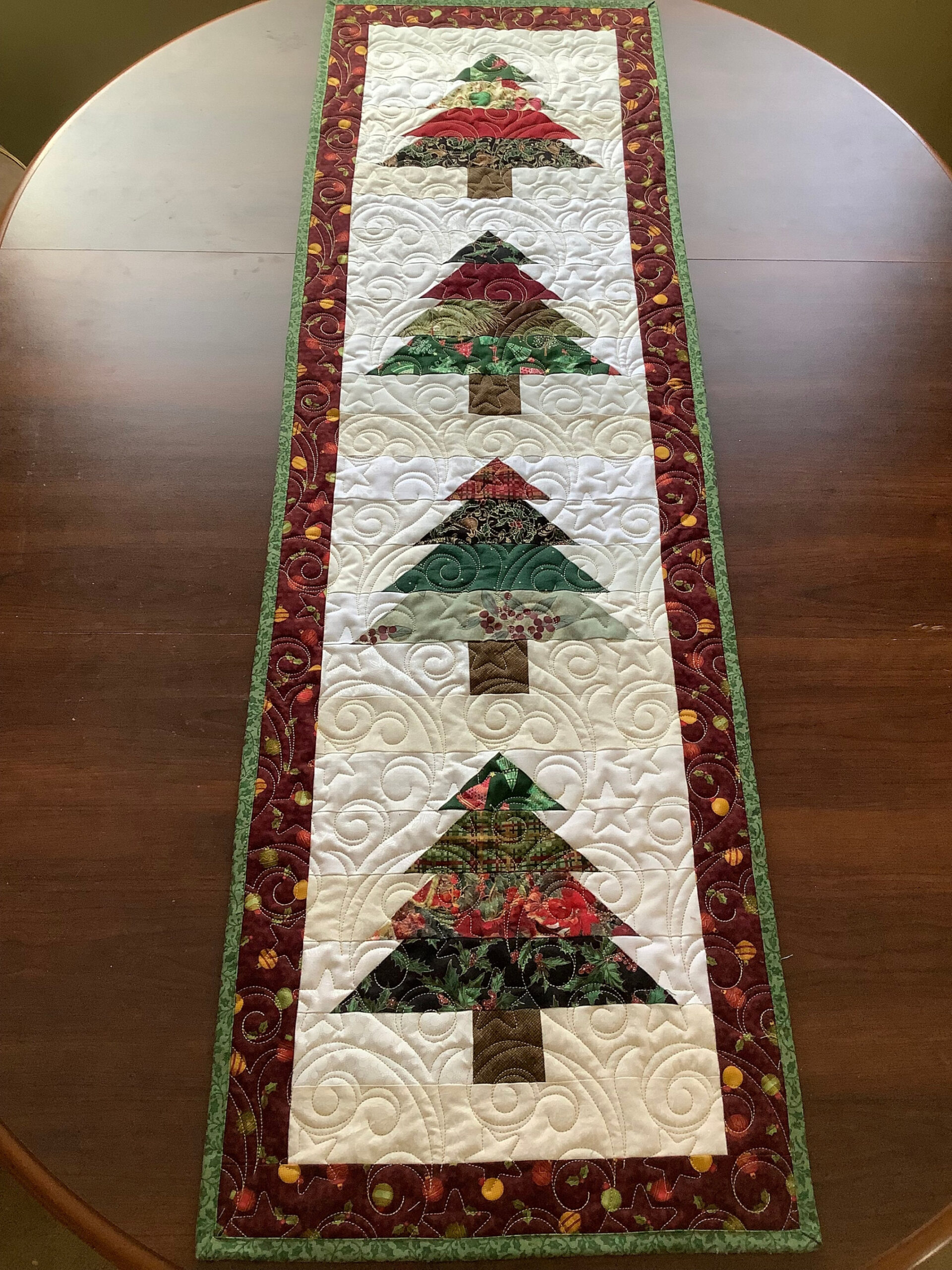 Christmas tree quilted table runner or wall hanging in red - Etsy