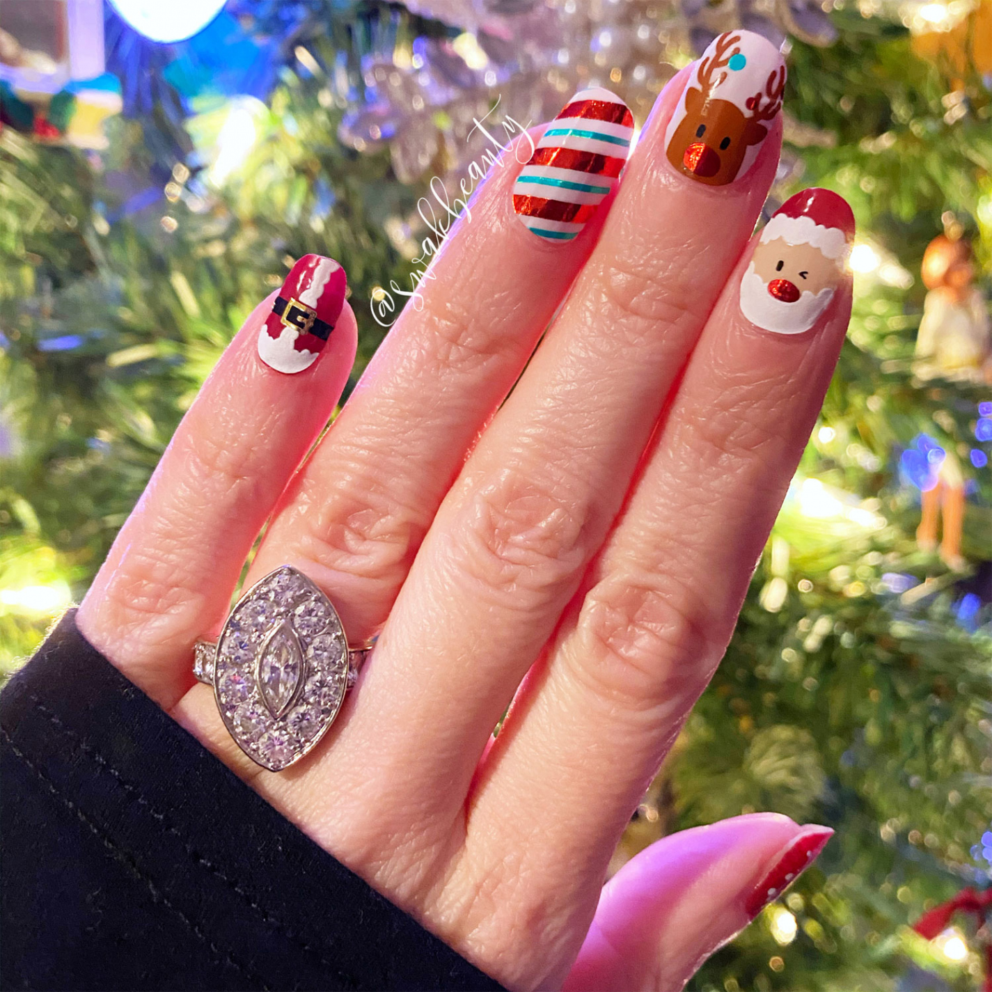 Dashing Diva Nails – Santa