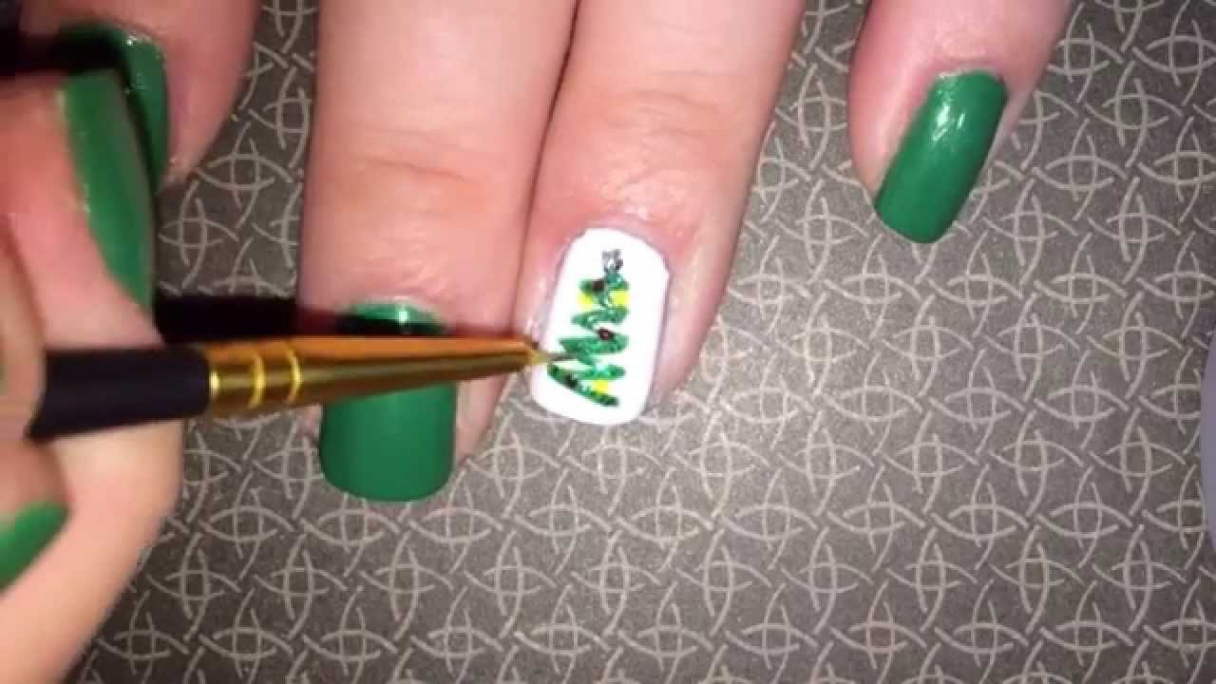 Easy DIY Christmas Tree & Lights Nail Art Tutorial