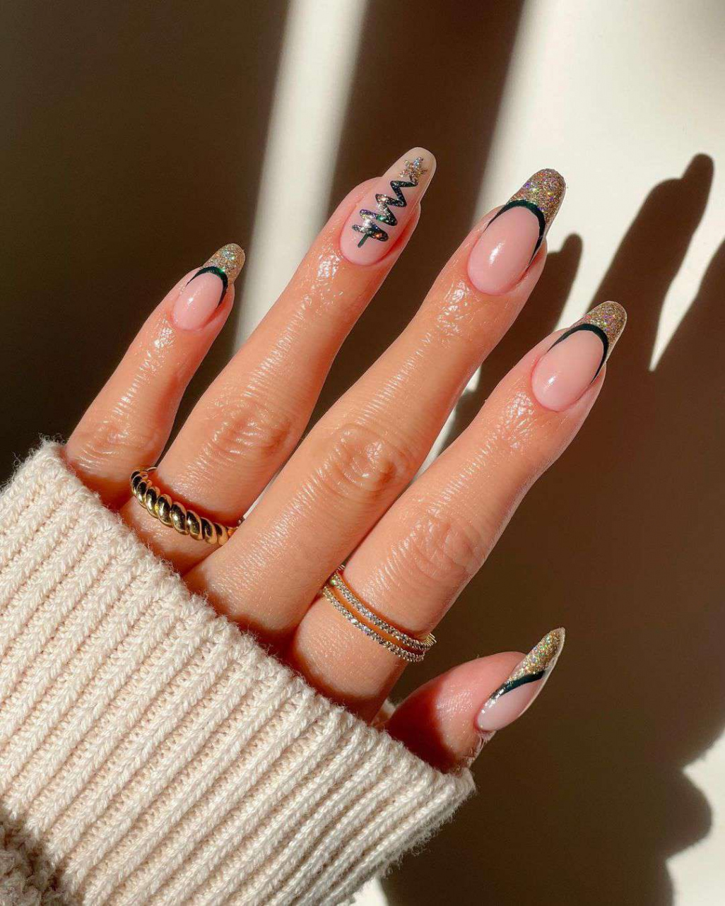 Elegant Christmas Nail Designs for Celebrating This Season