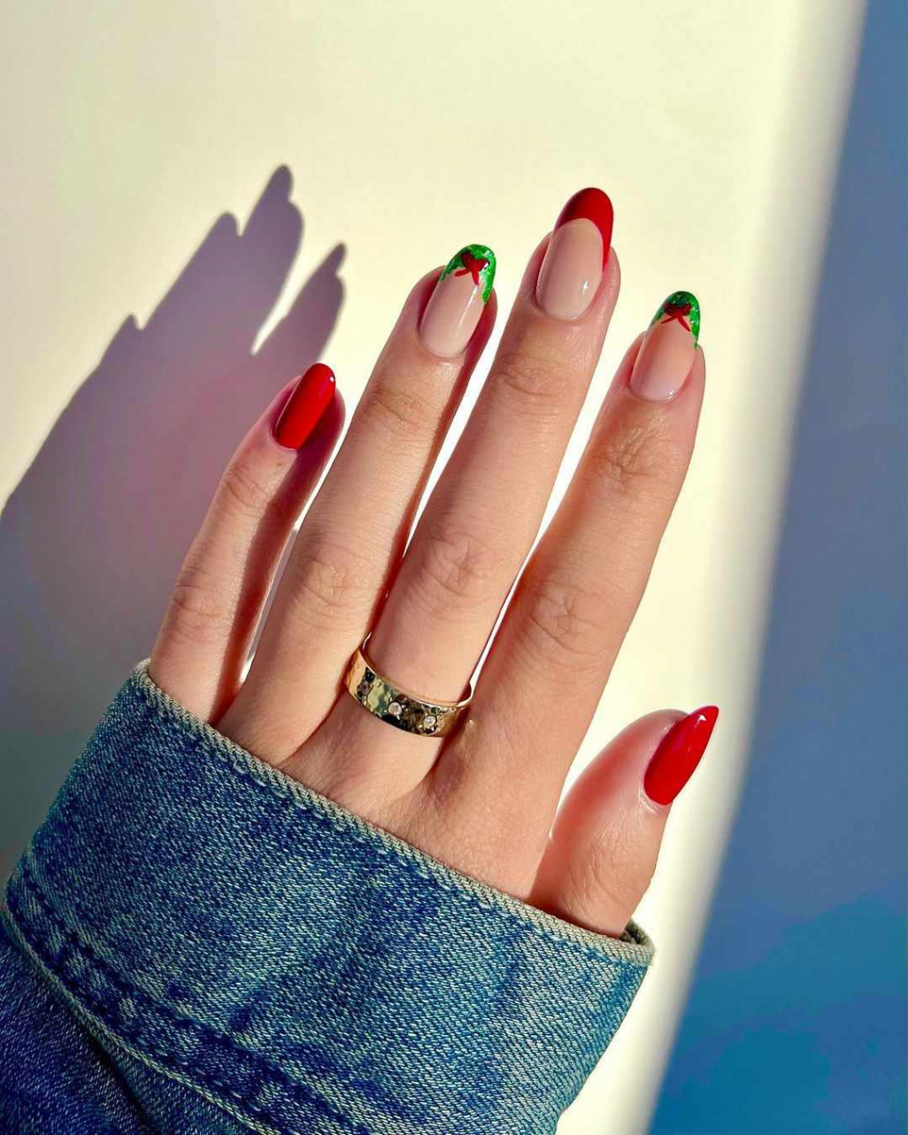 Elegant Christmas Nail Designs for Celebrating This Season