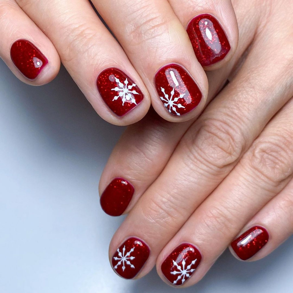 Elegant Christmas Nail Designs for Celebrating This Season