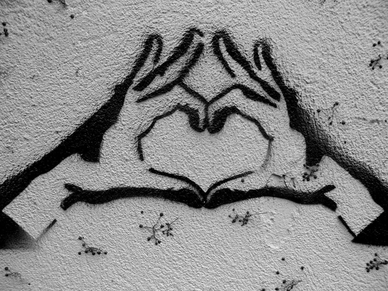 Hands and heart  Street art banksy, Graffiti art, Pochoir street art