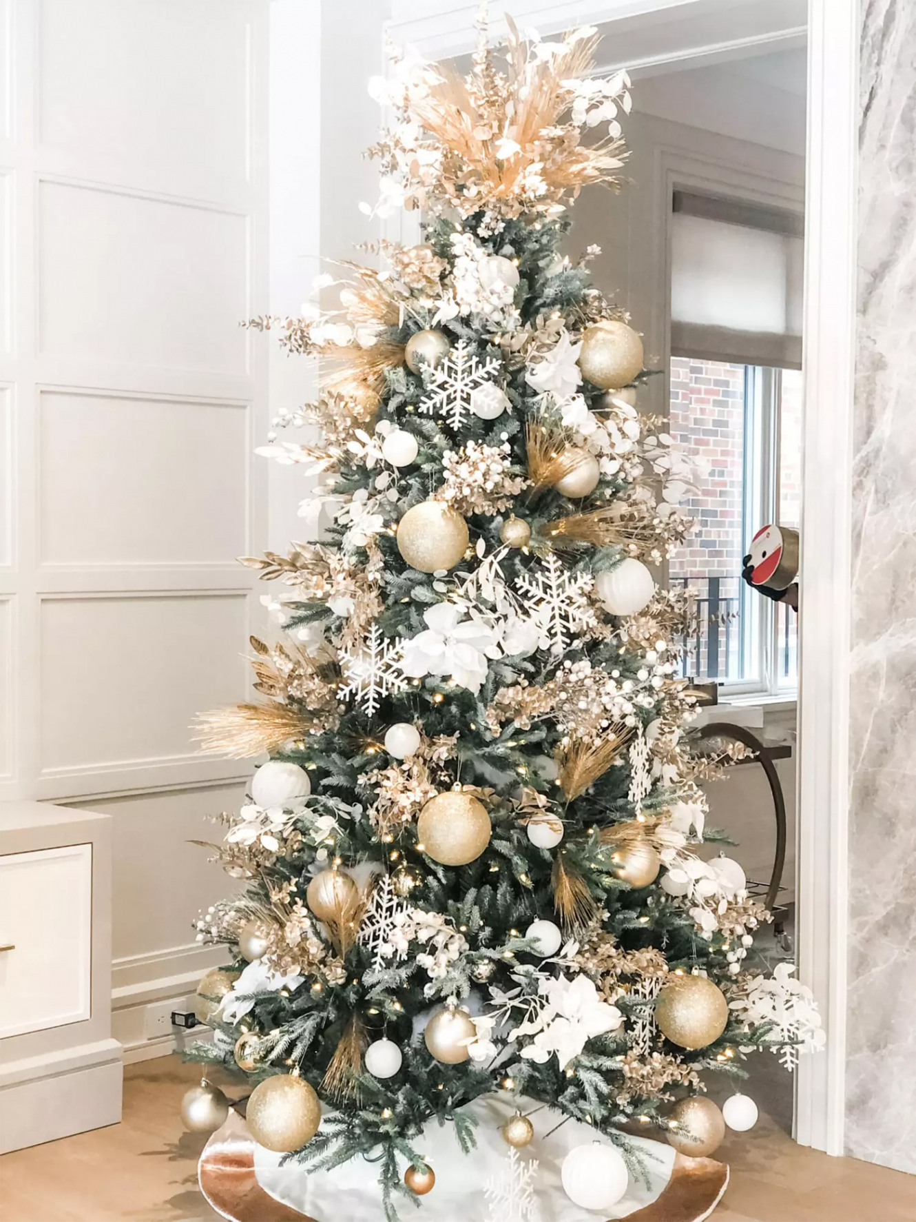 How to Decorate a White Christmas Tree Ideas for