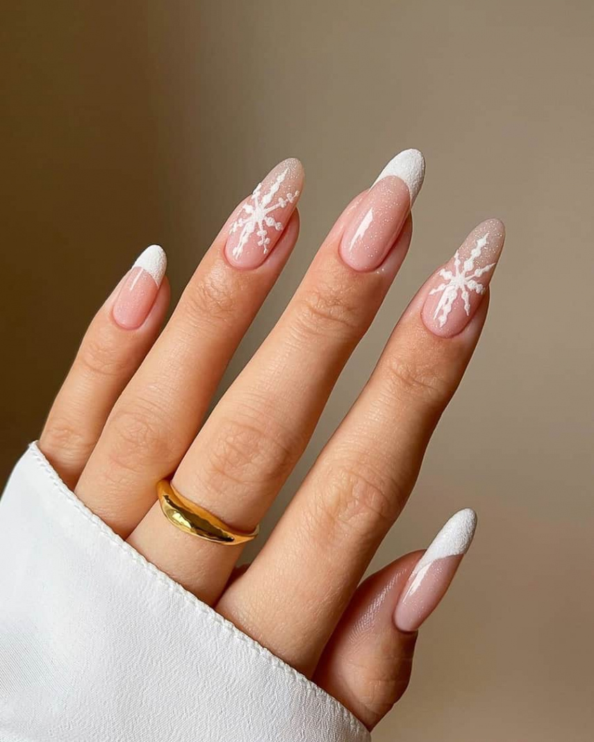 IDTEK -  Gorgeous White Christmas Nails To Wear