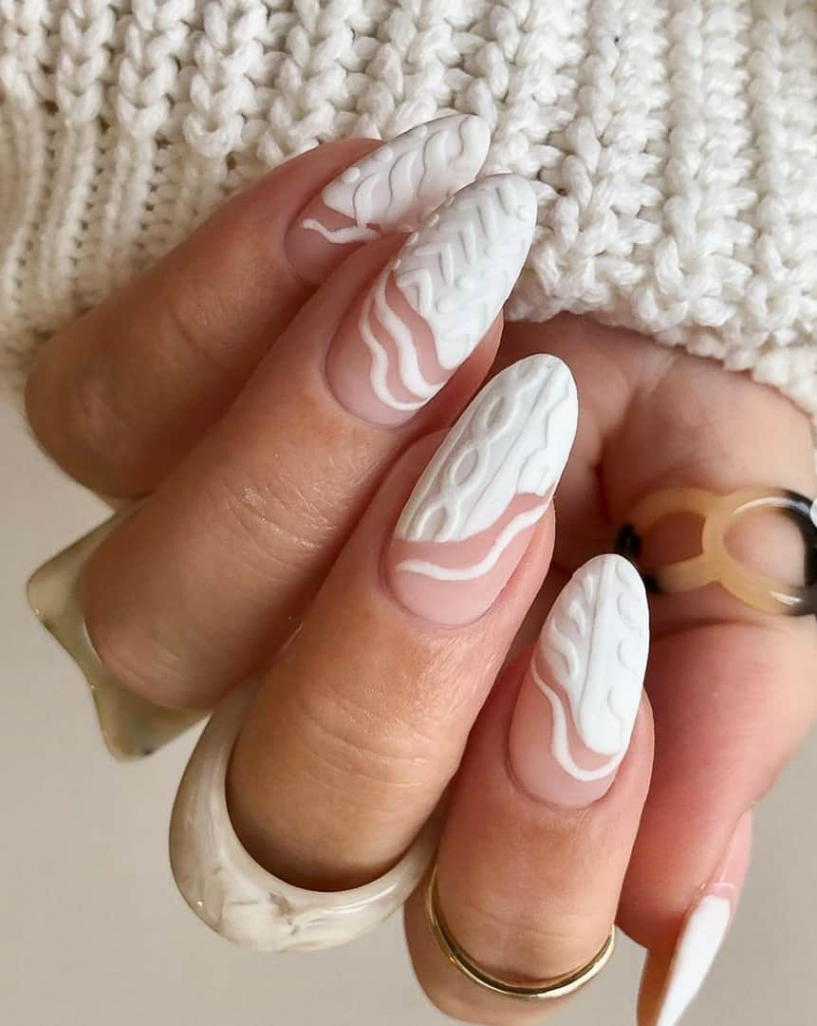 IDTEK -  Gorgeous White Christmas Nails To Wear