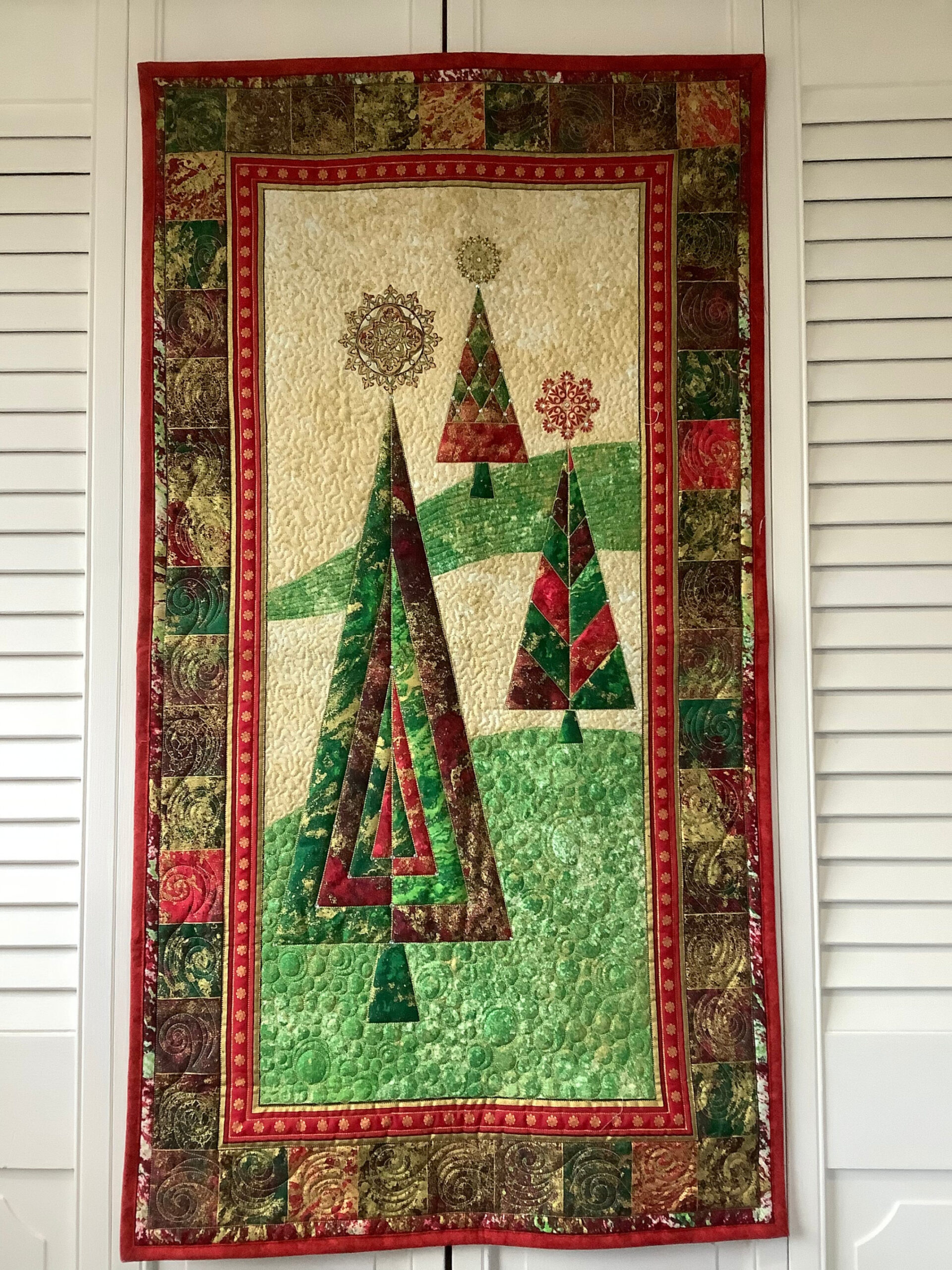 Modern Christmas tree quilted wall hanging or table runner - Etsy