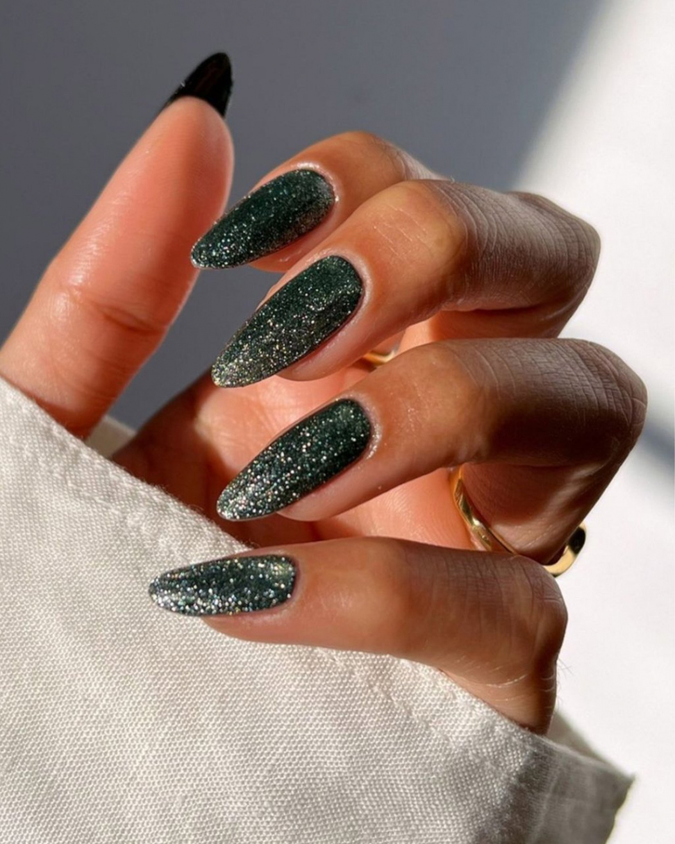 Of The Best Christmas Nails To Get You Feeling Festive This