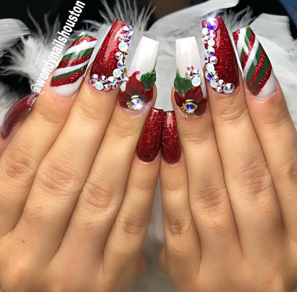 Pin by Brisza Herrera on Nails ✨  Christmas nail designs