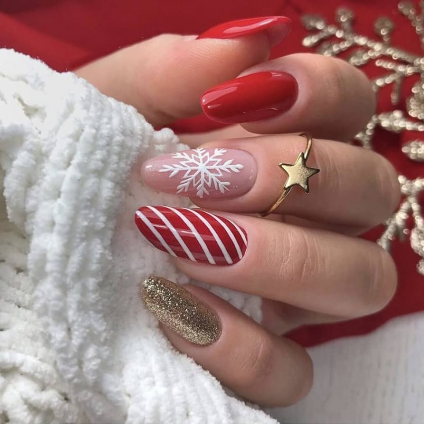 Sethexy Christmas Almond False Nails Christmas Snowflake Press On Nails  Glossy  Pieces Acrylic Nails for Sticking on for Women and Girls