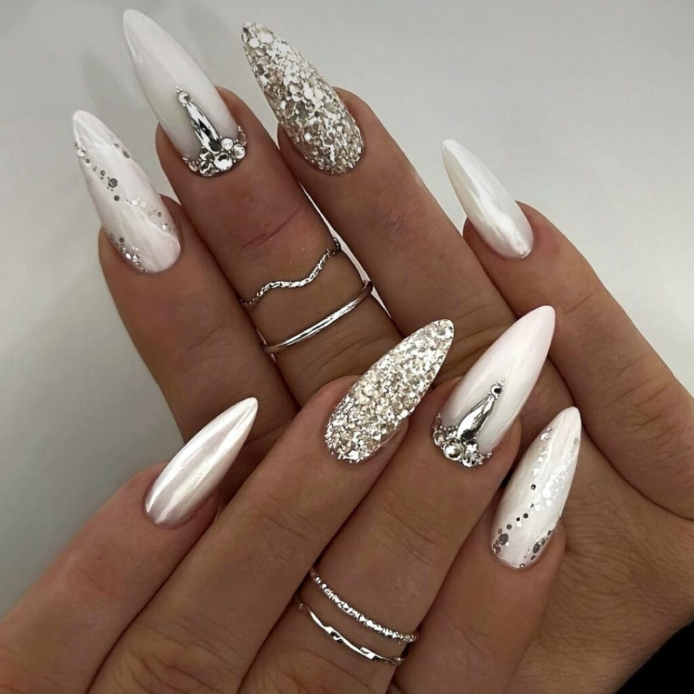 + Stunning White Christmas Nail Designs You