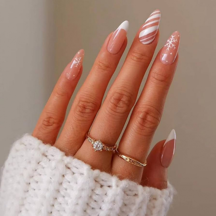 Vatocu Christmas Artificial Nails Short Nude White Nails for