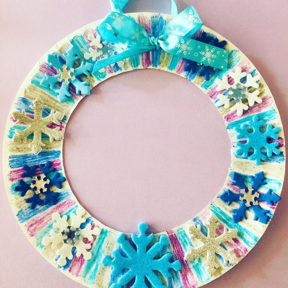 Winter Paper Plate Wreath - Easy Craft for Kids - Glitter On A Dime